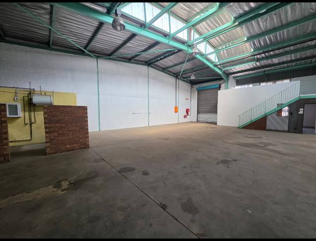 275M² WAREHOUSE TO LET IN STORMILL